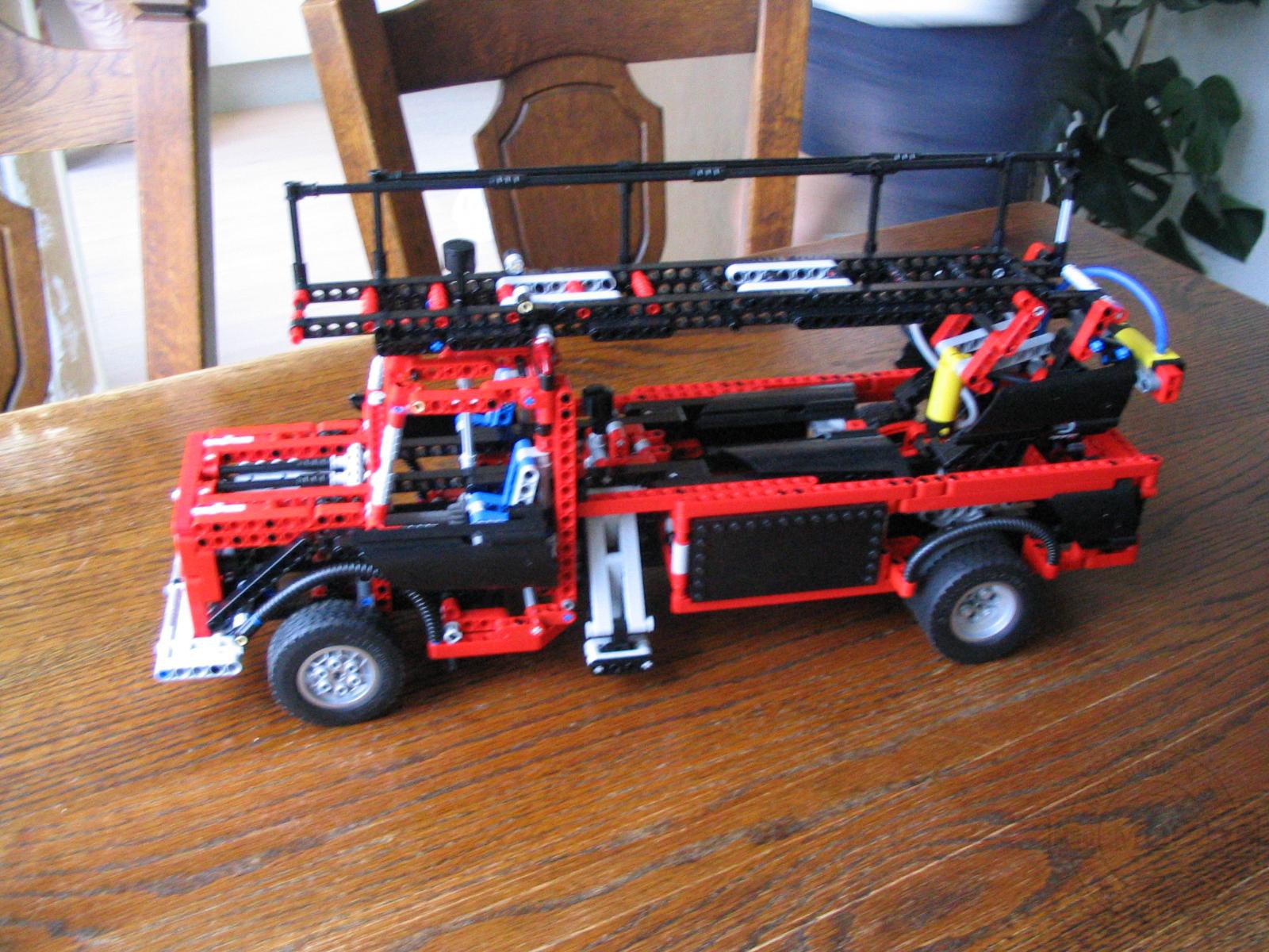 Alter-8285FireTruck by ErikLeppen